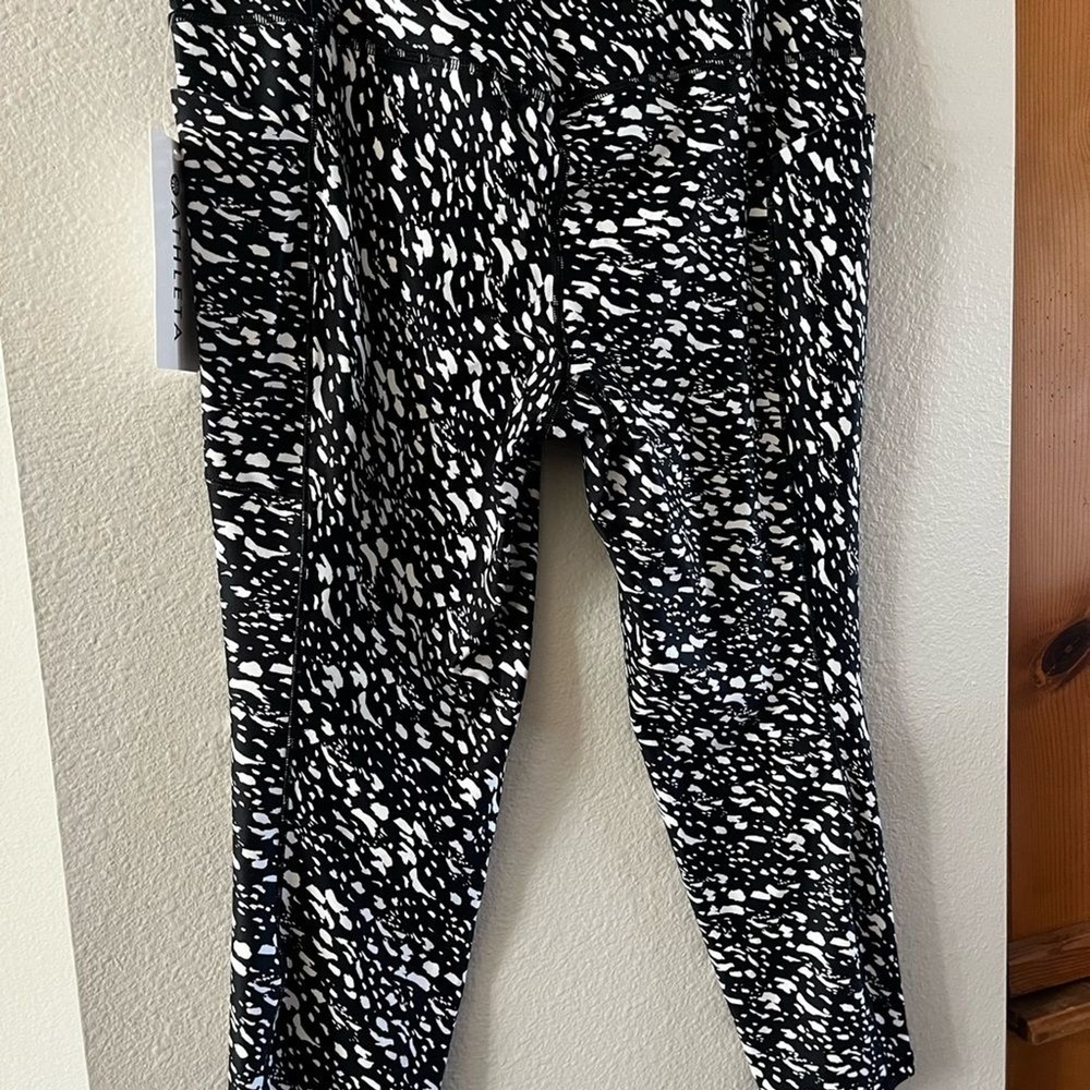 Athleta SZ XL Salutation Stash 7/8 Tight Workout Pants Black/White Speckles NEW - Picture 13 of 16
